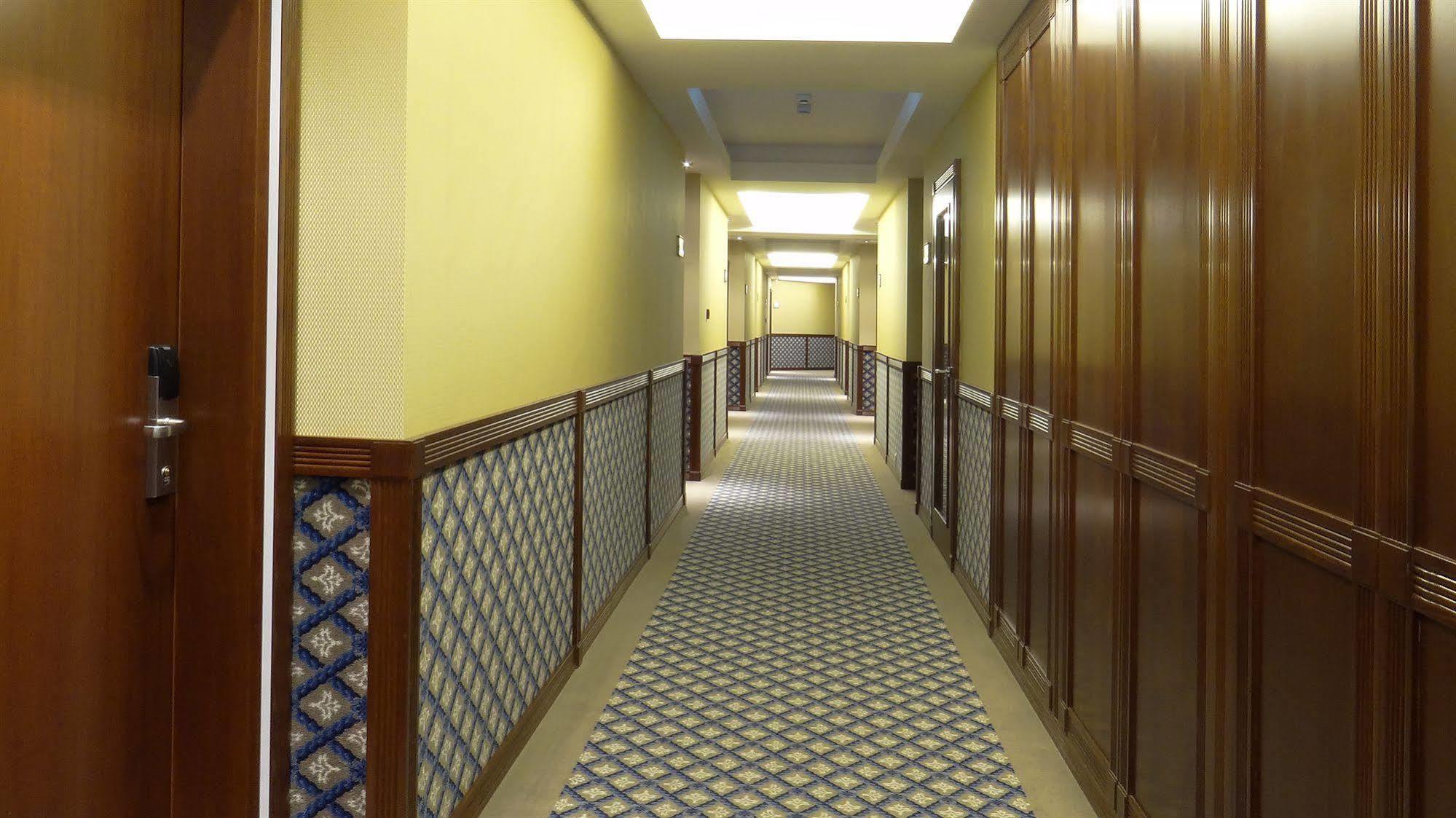 Centrum Hotel Debrecen Exterior photo