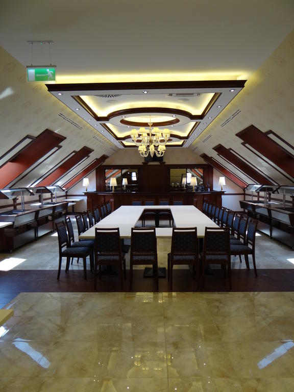 Centrum Hotel Debrecen Exterior photo